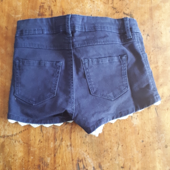 Size 8 girls adjustable  cotton shorts. - Picture 4 of 4